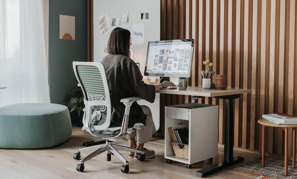 Create a Minimalist Home Office